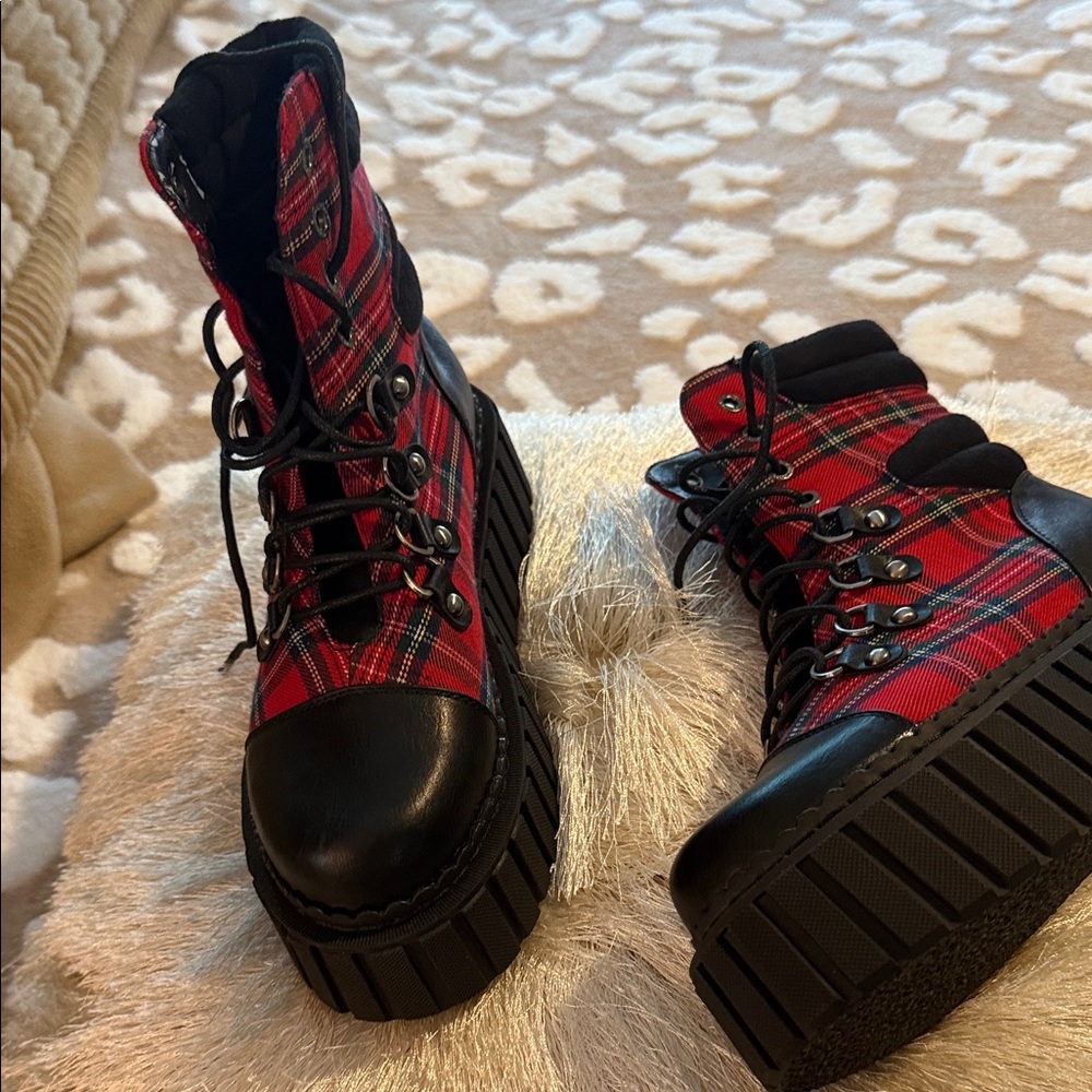 Women’s NWT LAMODA  high tops boots